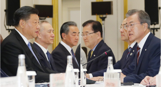 5번째 韓·中 정상회담G20(주요 20개국) 정상회의 참석차 일본을 방문한 문재인 대통령이 27일 오후 오사카 웨스틴호텔에서 시진핑 중국 국가주석(왼쪽)과 회담하고 있다.  연합뉴스
